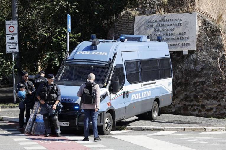 Полицајци во Рим под истрага за кражба на луксузни предмети, вредни над 280.000 евра 