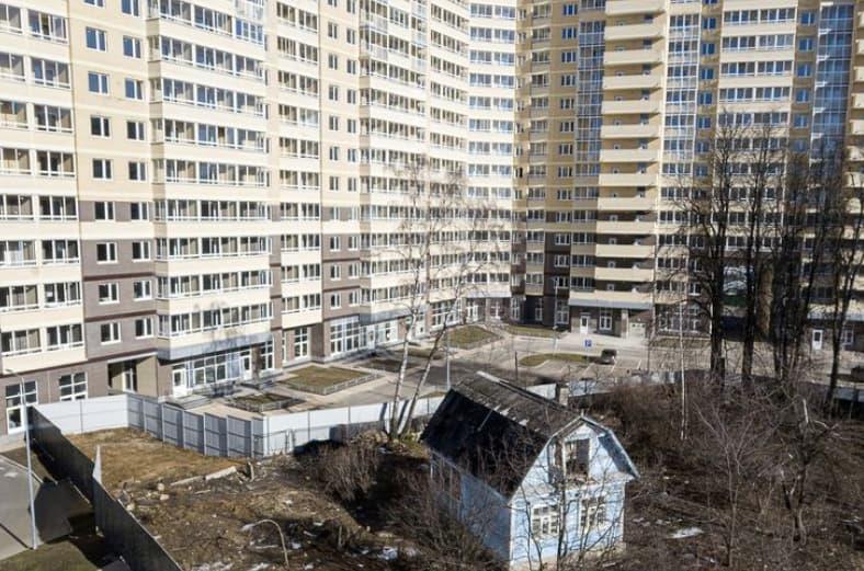 Чудо во Русија: Бебе падна од десетти кат на зграда и остана неповредено (ВИДЕО)