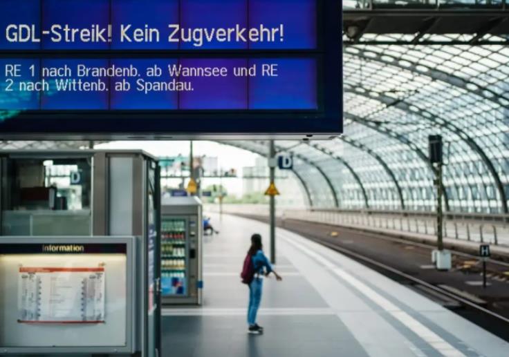 Втор ден штрајк на вработените во јавниот превоз во Германија