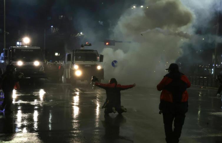 Рама го разреши генералниот директор на албанската полиција Илир Прода и директорот на полицијата на Тирана 
