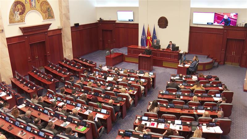 Опозициски пратенички прашања во Собранието