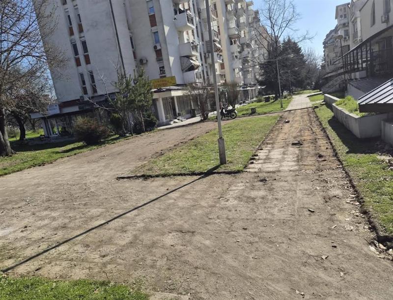 Започна реконструкцијата на јавните пешачки површини кај ТЦ „Три Бисери“