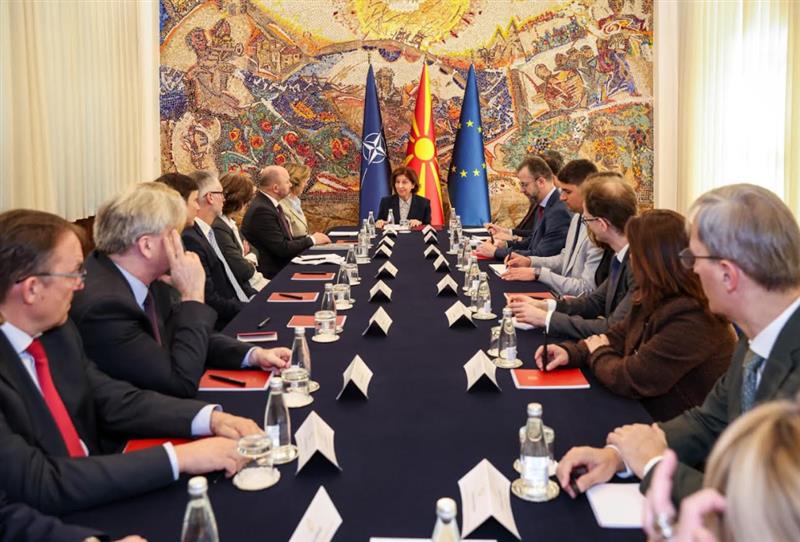Сиљановска-Давкова ги прими австриските амбасадори од регионот на ЈИЕ