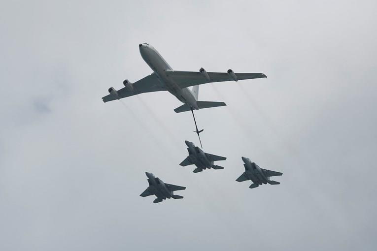 Соборениот американски авион, во чиј пад загинаа шест лица, немал ни падобрани, ниту седишта за катапултирање 