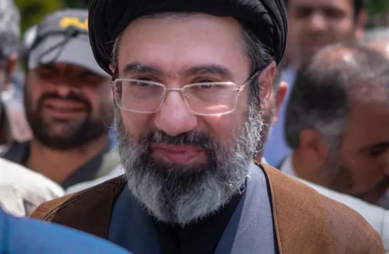 Проблеми во врвот на Техеран- верските водачи се сомневаат во способноста на новиот ајатолах да управува со Иран