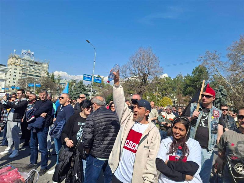 ВМРО-ДПМНЕ: Денешниот протест покажа дека е само една заедничка парада на СДС и ССМ со која ги лажат работниците дека се залагаат за повисоки плати