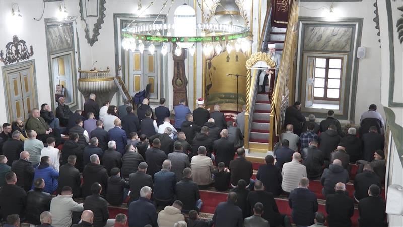 Муслиманите го слават Рамазан Бајрам
