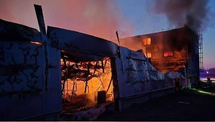 Војната дојде во Европа: Запалена фабрика што произведува оружје за израелската армија (ВИДЕО) 