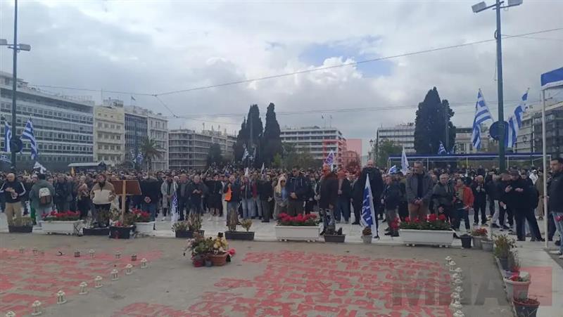 Масовен протест на таксистите пред грчкиот парламент