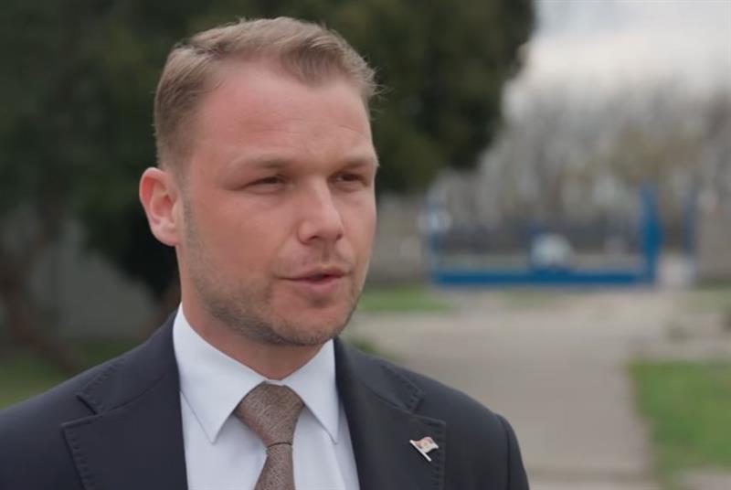Градоначалникот на Бања Лука приведен на границата со Хрватска, одбил преглед на багажот