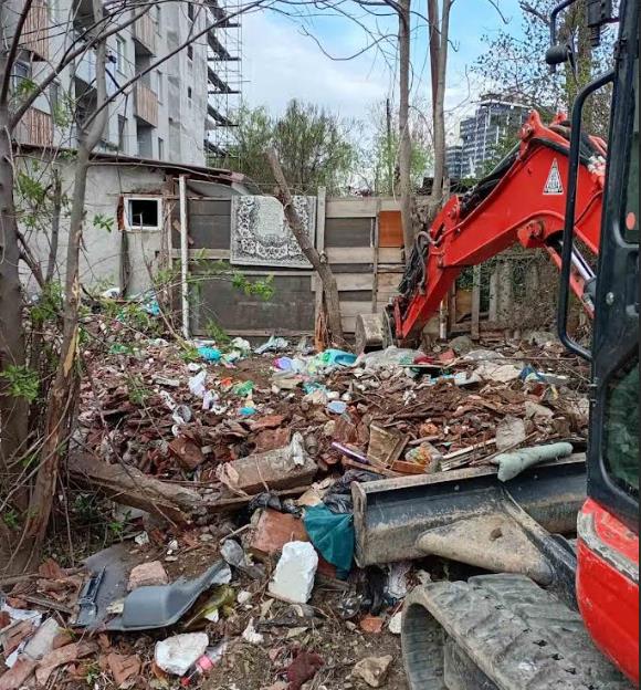 Герасимовски: Исчистена дива депонија во Маџир Маало, собрани 12 тони отпад