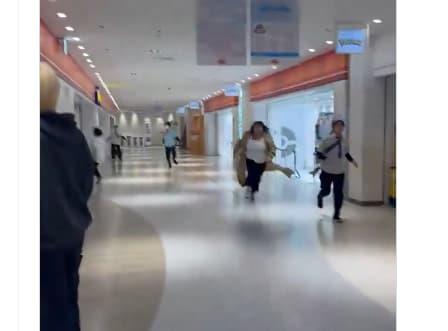 Напад со ножеви во продавница „Покемон“ во Токио- сите бегаат во паника (ВИДЕО)