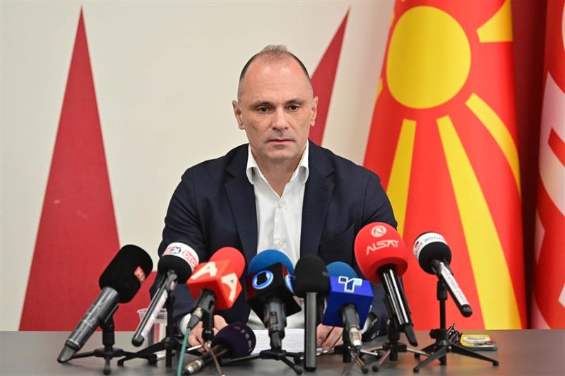 Филипче: Владата ја држи земјата во изолација, а граѓаните во сиромаштија