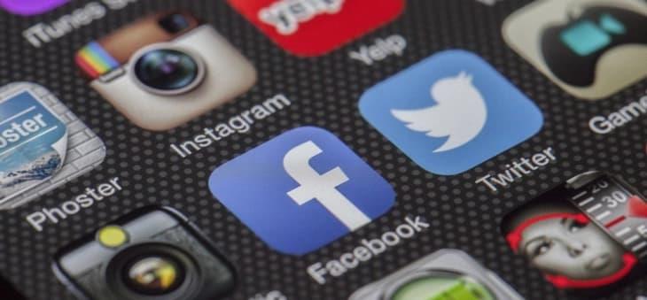 Франција ги ограничува социјалните мрежи за децата помлади од 15 години