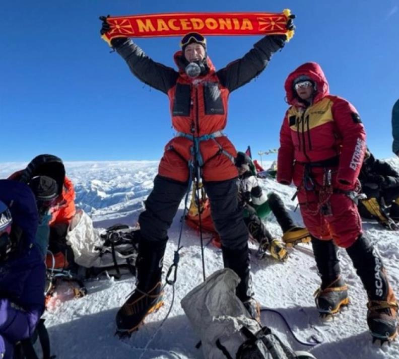 Промоција на поштенската марка „Кедев – 14 највисоки врвови“ во Порта Македонија