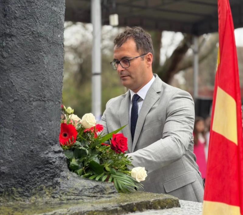Одбележани 161 година од раѓањето на Ѓорче Петров, оддадена почит пред неговиот споменик во истоимената општина
