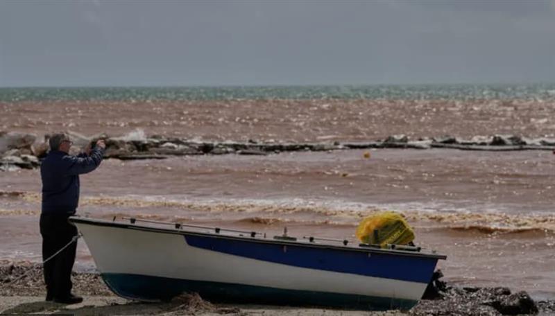 Страшно невреме ја погоди Грција, во надојдените води се удави Полјак во близина на Атина (ВИДЕО) 