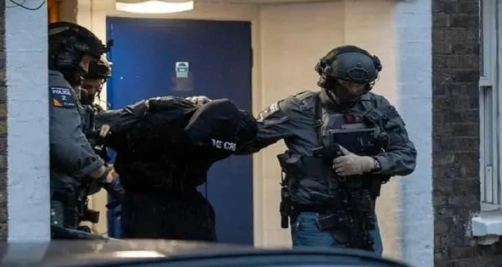 „Сан“: Во Обединетото Кралство секој ден во просек по петтмина Албанци се осудуваат на казна затвор