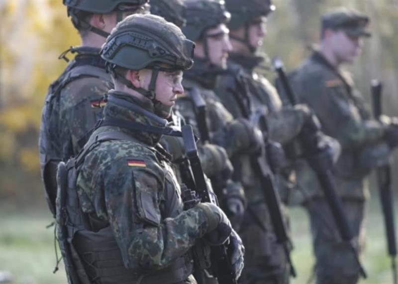 Младите мажи во Германија ќе можат да патуваат во странство без дозвола од Бундесверот