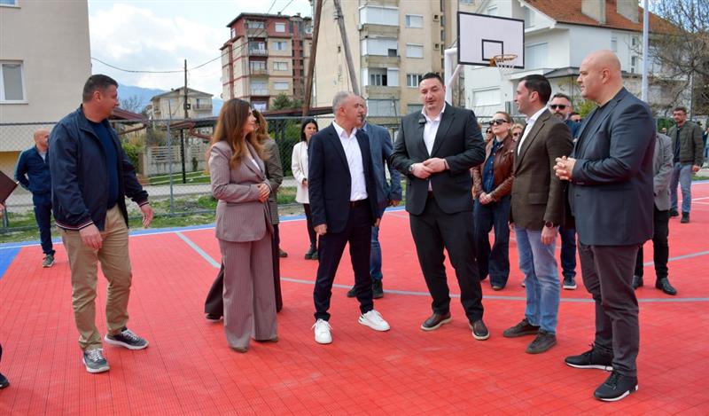 Инвестиција на Министерството за спорт – Струга доби современо мултифункционално спортско игралиште