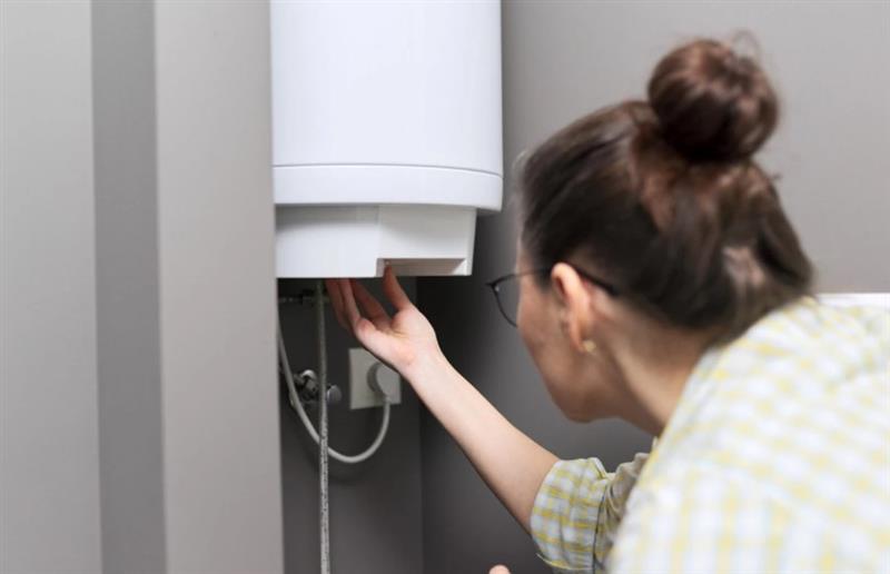  Дали е потребно да се исклучува бојлерот кога се тушираме? Стручни лица ја побиваат најголемата заблуда