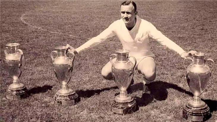 Легендата на Реал, Сантамарија, почина на 96 години