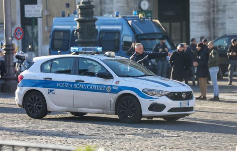 Детали за филмскиот грабеж на банка во Неапол- земале 25 заложници, не украле пари (ВИДЕО)