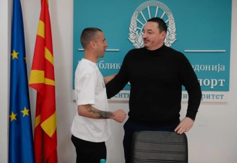 Министерот Ристовски го прими македонскиот маратонец Дарио Ивановски, кој беше втор на Белградскиот маратон