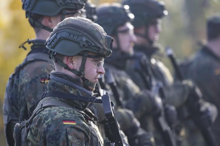 Германија сака да има најмоќна армија во Европа- целта е 460.000 борбено обучени војници 