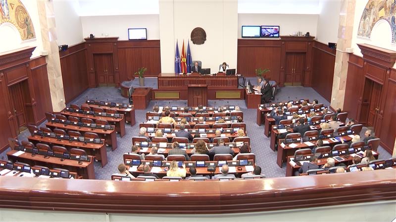 Втор обид на ВМРО-ДПМНЕ за законски измени - само со македонски пасош во пратеничка фотелја