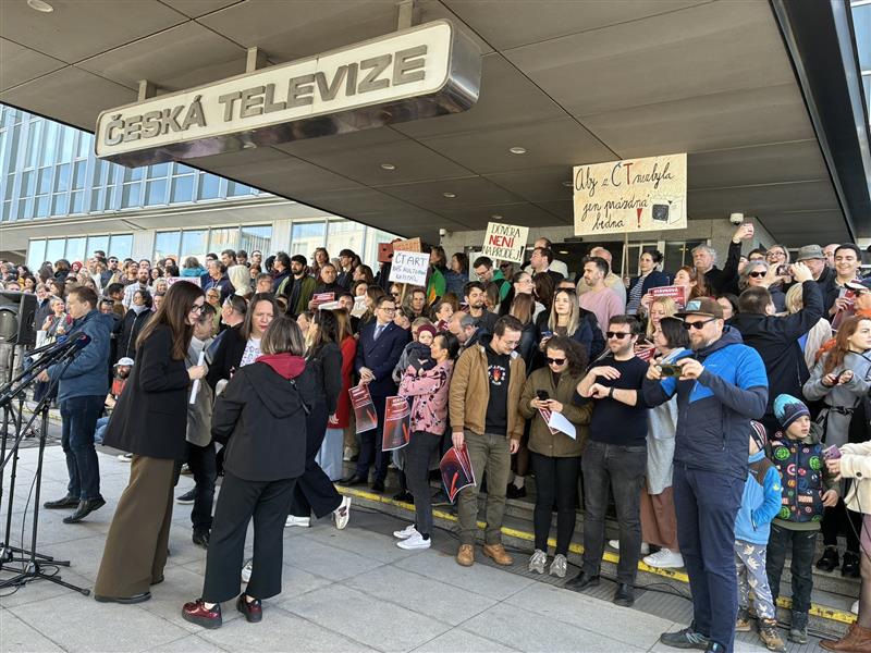 Илјадници студенти и ученици протестираа во Чешка против реформата на јавните медиуми