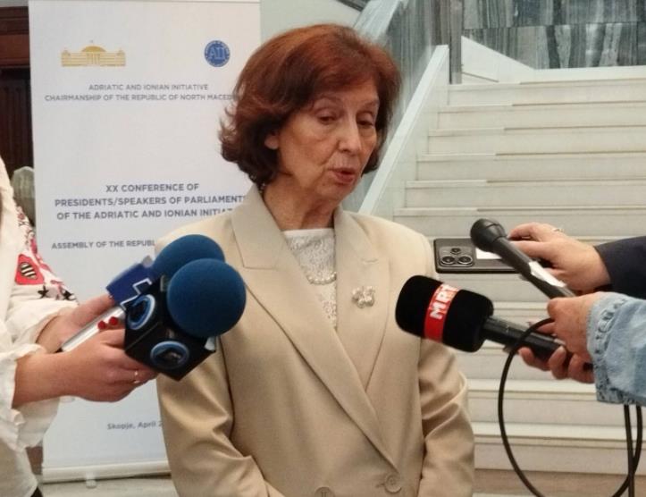 Сиљановска - Давкова: Му честитав за победата на Радев, очекувам конструктивен однос и разбирање на потребата од проширување