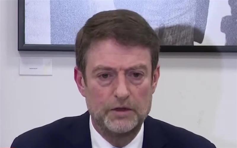 Скандал ги тресе Скопје и Тирана: Албанскиот министер за надворешни ги нарекол Албанците во Македонија „идиоти“?  