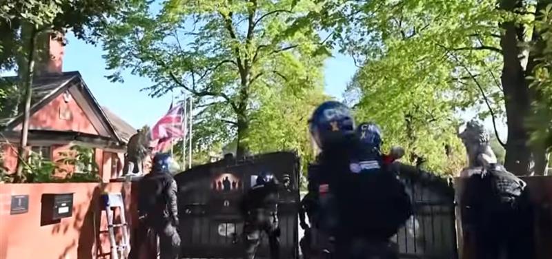 Полициска рација на имот на секта во Англија- обвинети се за силување, ропство, присилни бракови... (ВИДЕО)