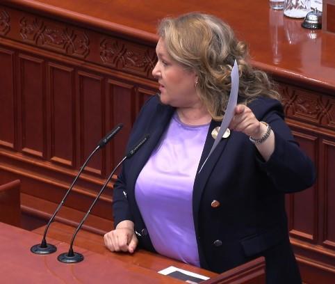 Петровска до Тошковски:  Дали со прекинување на акцијата за поткуп од 50 илјади евра го штитите министерот за земјоделие?