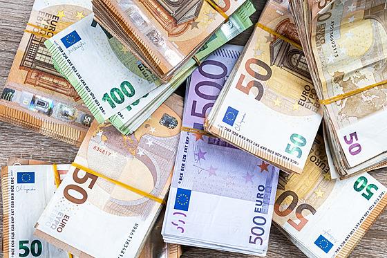 Странците во Македонија лани потрошиле рекордни 52 милиони евра на онлајн производи 