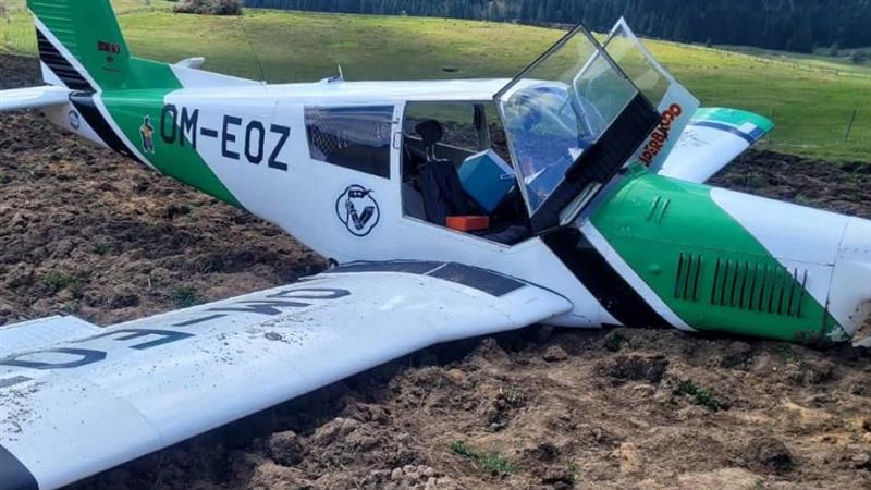Драма во БиХ: Авион од Словачка принудно слета на нива во Влашиќ, има повредени