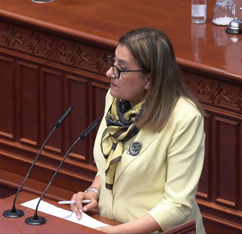 Тренчевска: Во Владата има министри со бугарски пасоши, дали ќе ги внесете Бугарите во Устав?