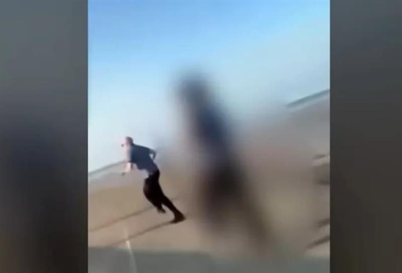 Тинејџери намамиле маж на плажа и го каменувале до смрт со извиците „педофил“- осудени се (ВИДЕО)