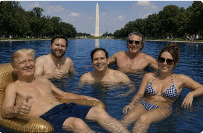 Релаксирано друштво ужива во вода-Чудна фотографија на претседателот Трамп