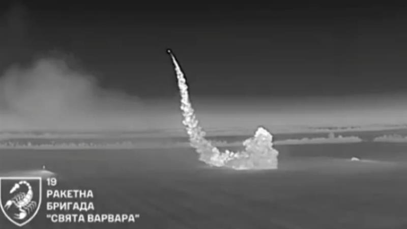 Зеленски објави снимка од нападот со ракетите „Фламингоси“ (ВИДЕО)