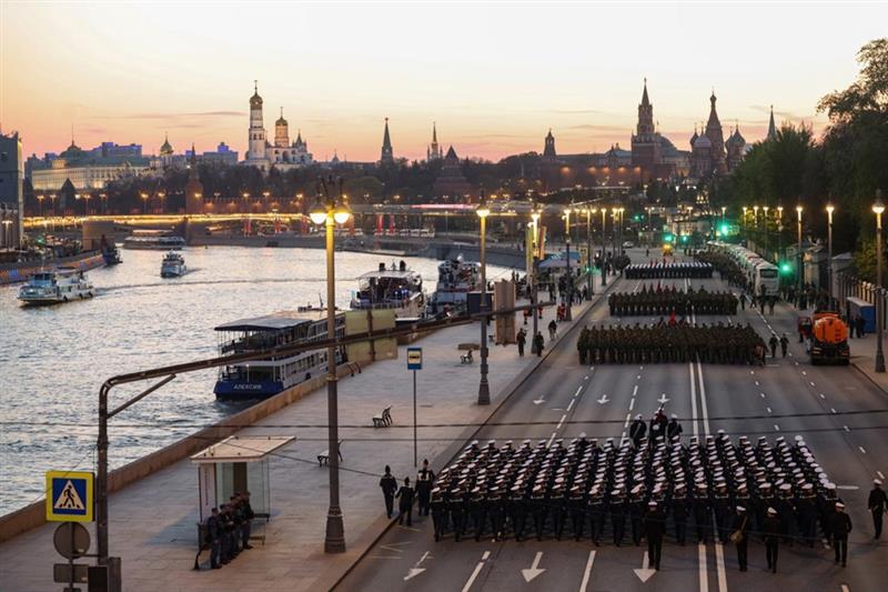 Видео- фото: Дописник на ББЦ од Москва: Парада без тенкови