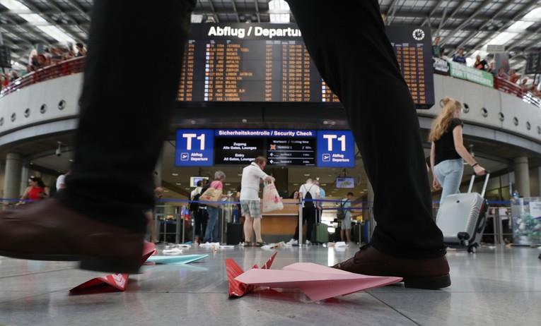 Германските аеродроми најавуваат можни откажувања на голем број летови и поскапи карти