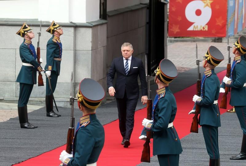 Словачкиот премиер Фицо беше на парадата во Москва, Мерц му се закани