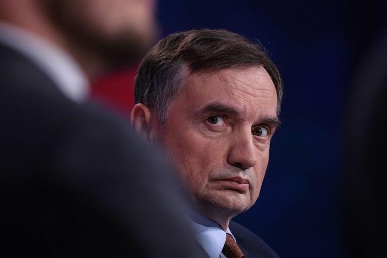 Екс  полски министер проневери милиони. Побегнал во САД со новинарска виза