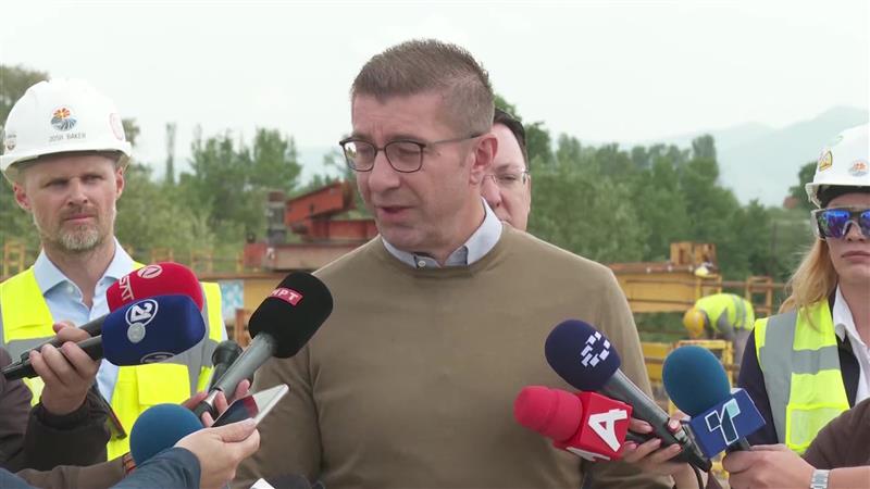 Премиерот Мицкоски и министерот Николовски посетија неколку клучни точки од коридорот 8