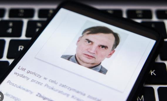 Како поранешниот полски министер ја напуштил Унгарија и стигнал во САД?