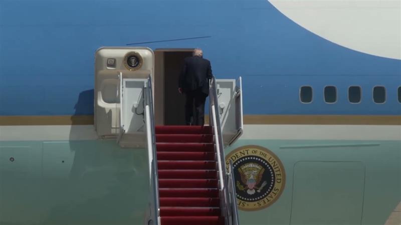 Трамп замина за Кина со авион полн со милијардери и директори (ФОТО)