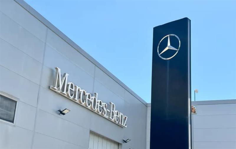 Мерцедес- Бенц го распродава имотот