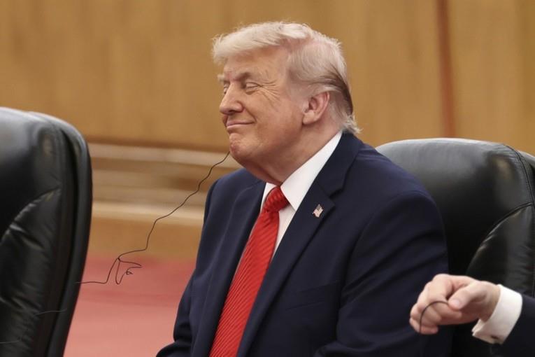 Трамп до Си: Чест ми е да бидам твој пријател 